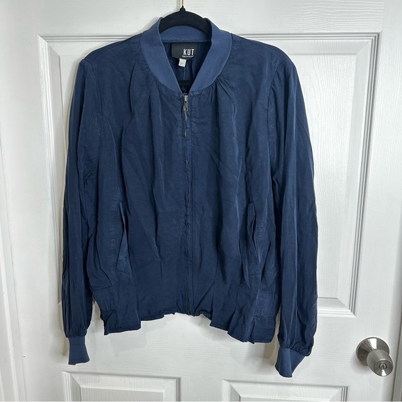 Kut from the Kloth Alina Pleated Bomber Jacket with pockets Large NWT - Picture 4 of 11